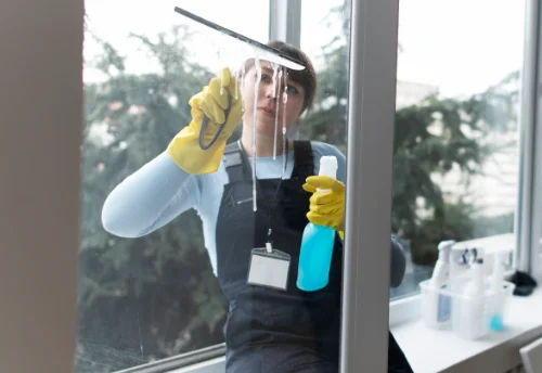 Nettoyage de vitres intérieures et extérieures au Hézo